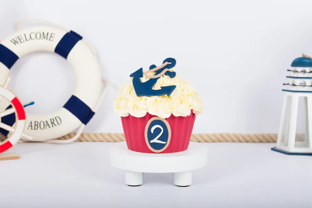 Cake smash taart in rood-wit-blauw met een blauw anker en het cijfer 2, maritiem thema Zoetermeer