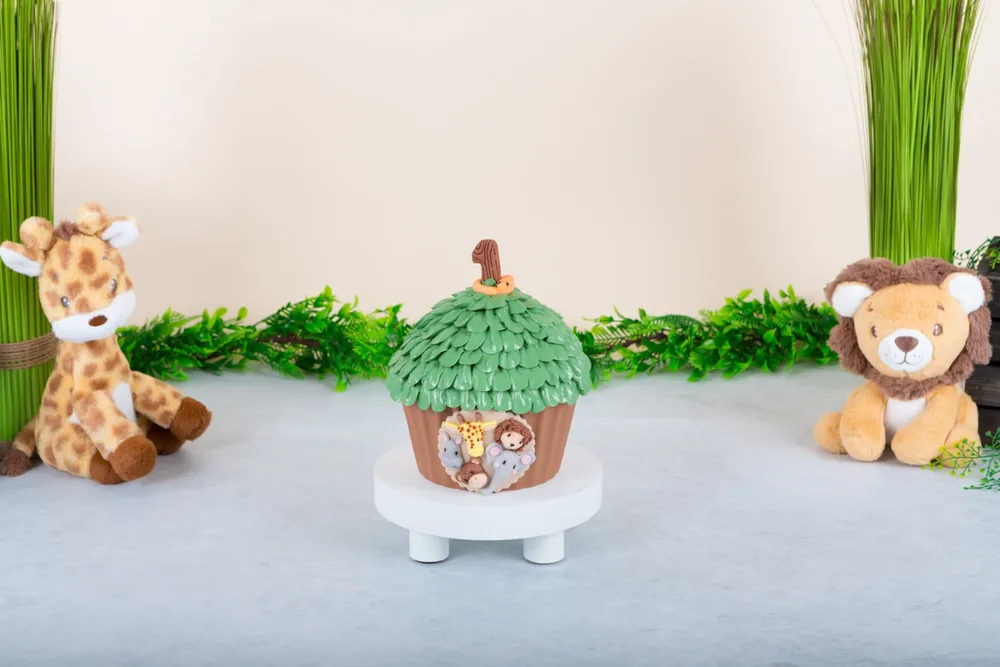 Cake smash taart als boomhut met groen bladerdak en safaridiertjes, cakesmash Zoetermeer