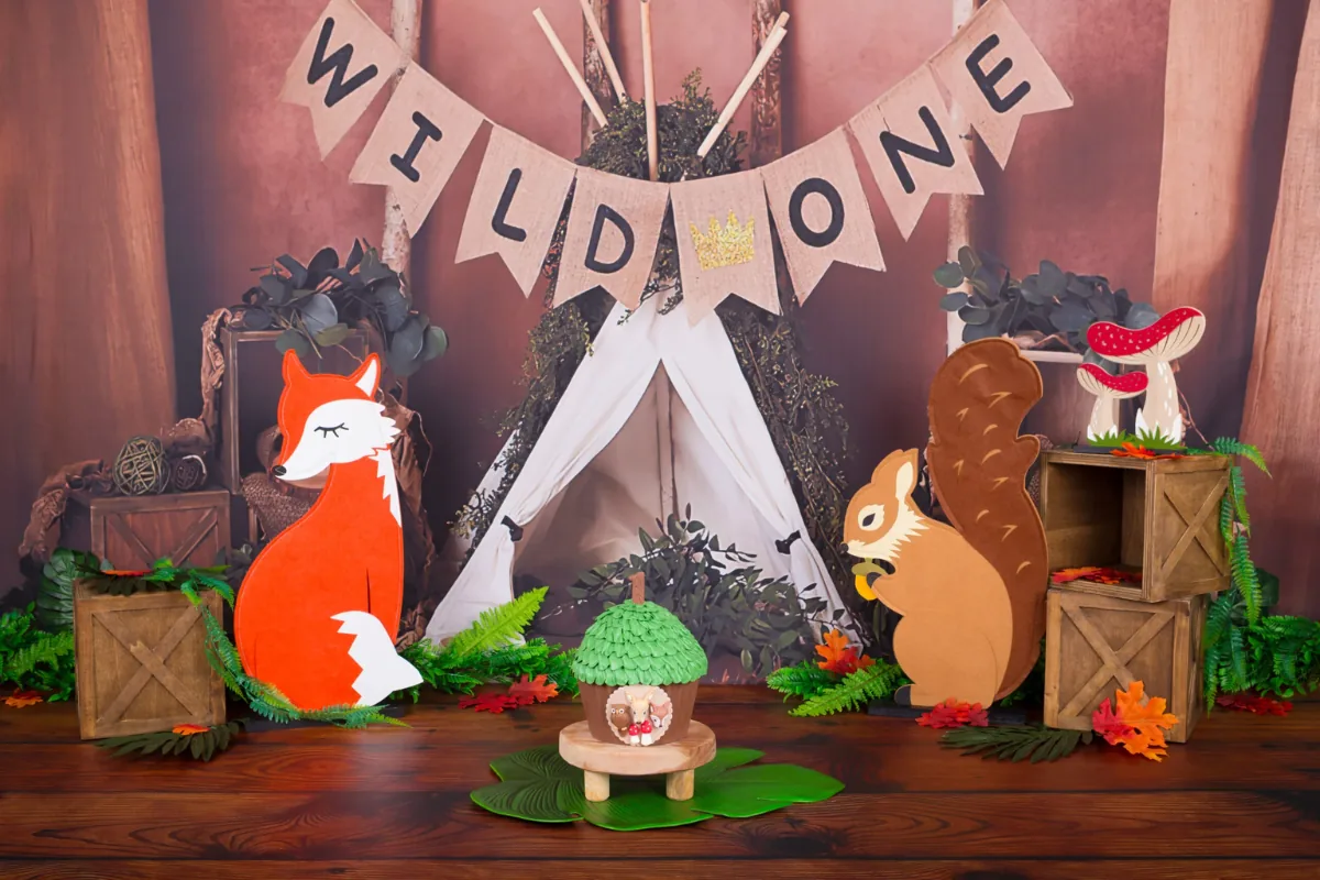 Wild One cake smash decor met tipi, tijger en aap en een boomtaart, cakesmash fotoshoot Zoetermeer