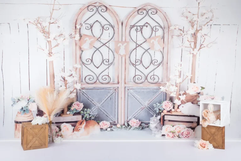 Lente konijntjes cake smash decor met bloesemtakken, rozen en konijnen, fotostudio Zoetermeer