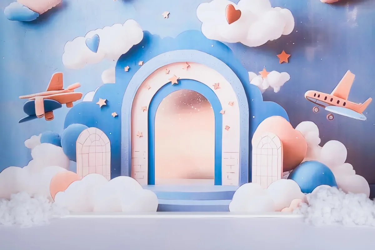 Vliegtuigen cake smash decor met wolken, sterren en een blauwe hemelachtergrond, fotostudio Zoetermeer