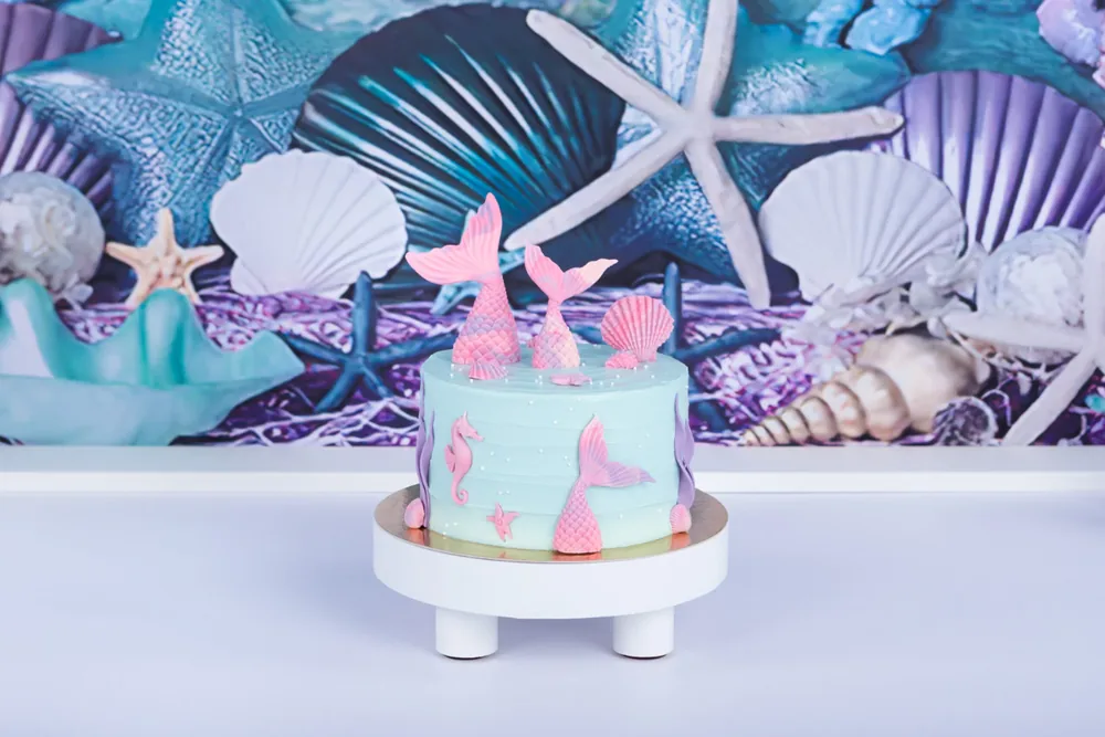 Mintgroene cake smash taart met roze zeemeerminstaarten, schelpen en een zeepaardje, cakesmash Zoetermeer